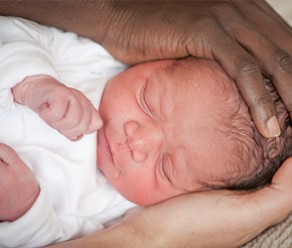 An international miracle | Birth photography Rotterdam (and a little Uganda)