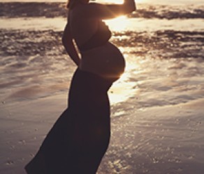 93. Zwangerschaps-fotoshoot bos & strand