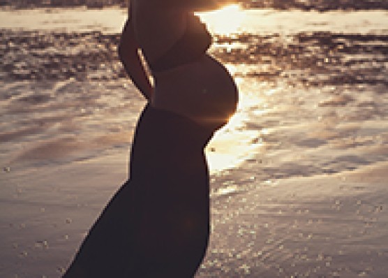 93. Zwangerschaps-fotoshoot bos & strand